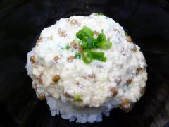 写真　豆腐と納豆のとろふわ丼の様子